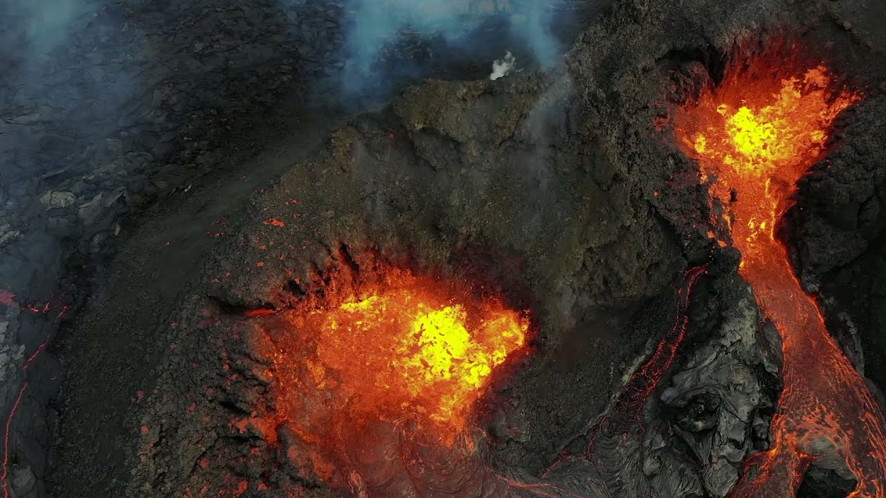 Iceland: Volcano chasing!