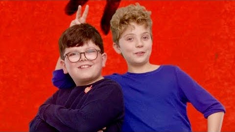 イタずらし合う子役ふたりがキュートなおねだり！映画『ジョジョ・ラビット』特別映像