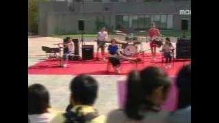 The Stupid Modern Music Vs Wind flower Traditional Music