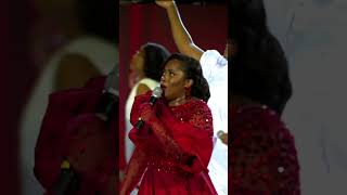 Put something in your hand..you can put your wife in your hand 😅 Kana uchimutenda iti Amen!