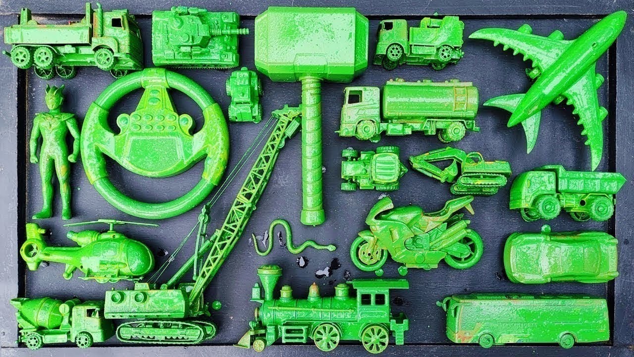 Membersihkan Mainan Mobil Balap, Truk Molen, Kereta Cepat, Pesawat, Bus Telolet, Traktor, Excavator