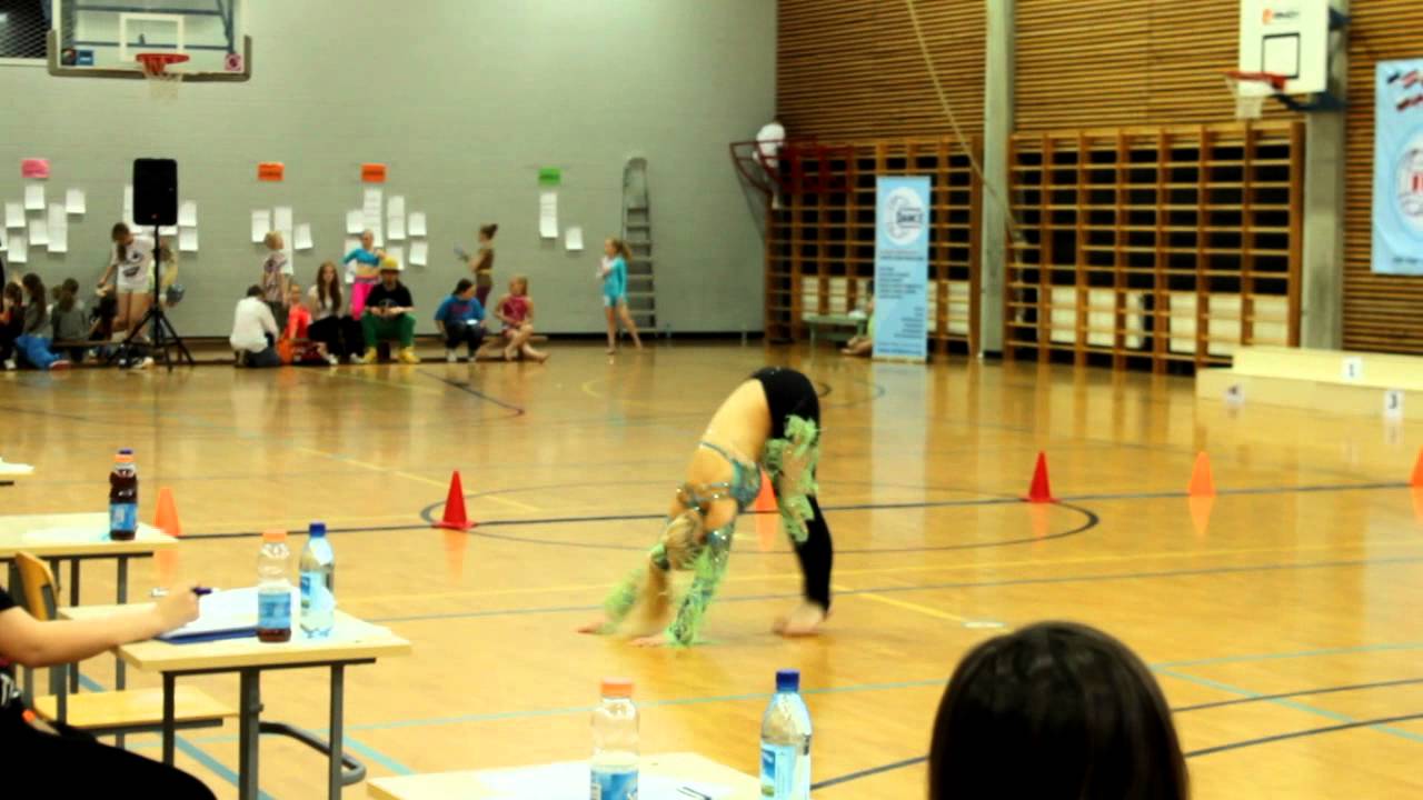 Riin Uusna disco dance solo