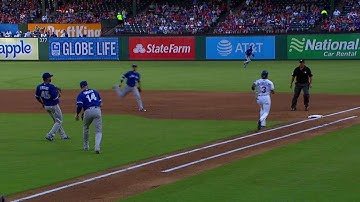 TOR@TEX: DeShields gets the inning started with bunt