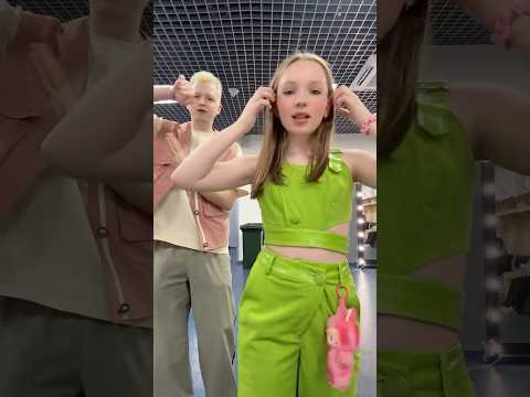 Betsy заценила нашу песню «Плаки-Плаки» с VIKI Show 🐥 #танцы #dance #vikishow