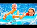 Las aventuras de seln y su hermano en la piscinas para nios juegos de sirenas