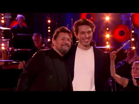 Michael Ball e Jamie Bogyo - 'Love Changes Everything'