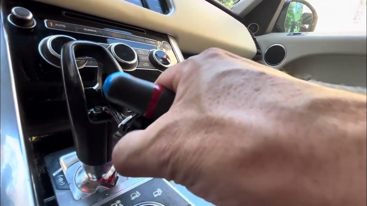 Levier de vitesse bloqué Range Rover Sport bouton cassé pas de panique! YouTube