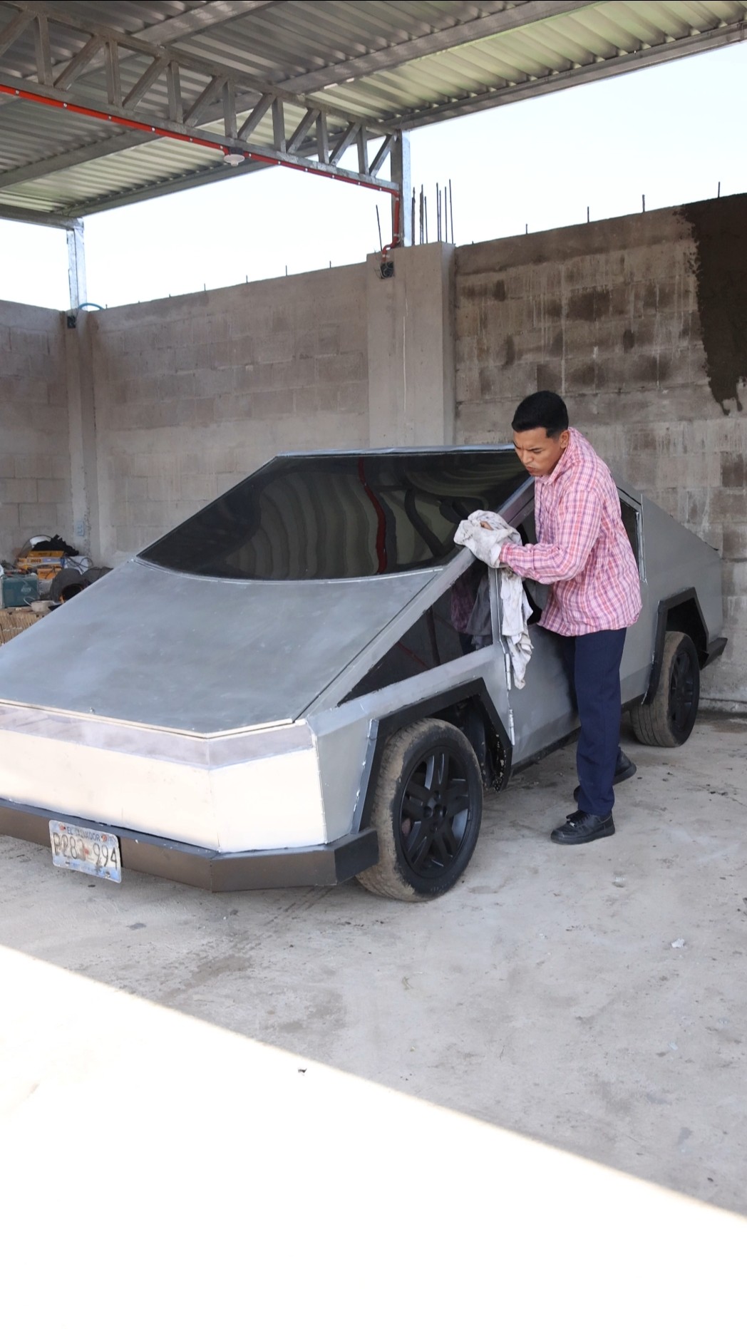 LA CYBER TRUCK CASERA DE PAPA LARIN #comedia