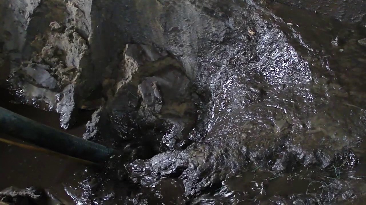 Чистка выгребной ямы от ила (ДЕПО) - YouTube