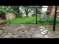 Шум дождя и грома в саду (слушать в наушниках)