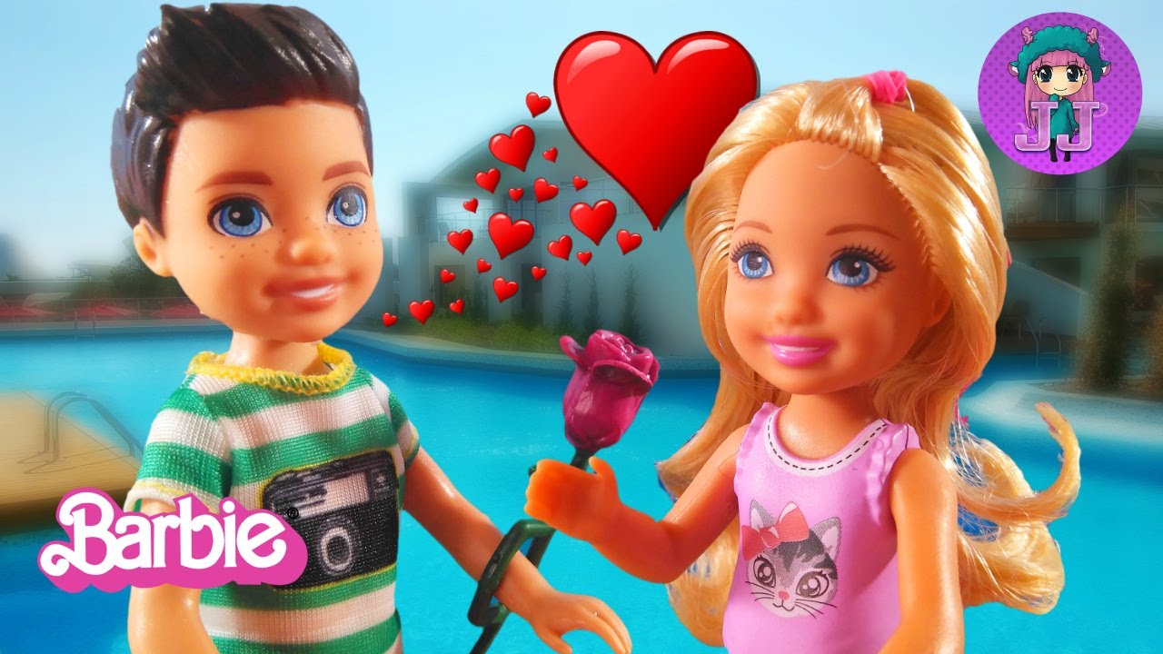 videos de barbie en piscina