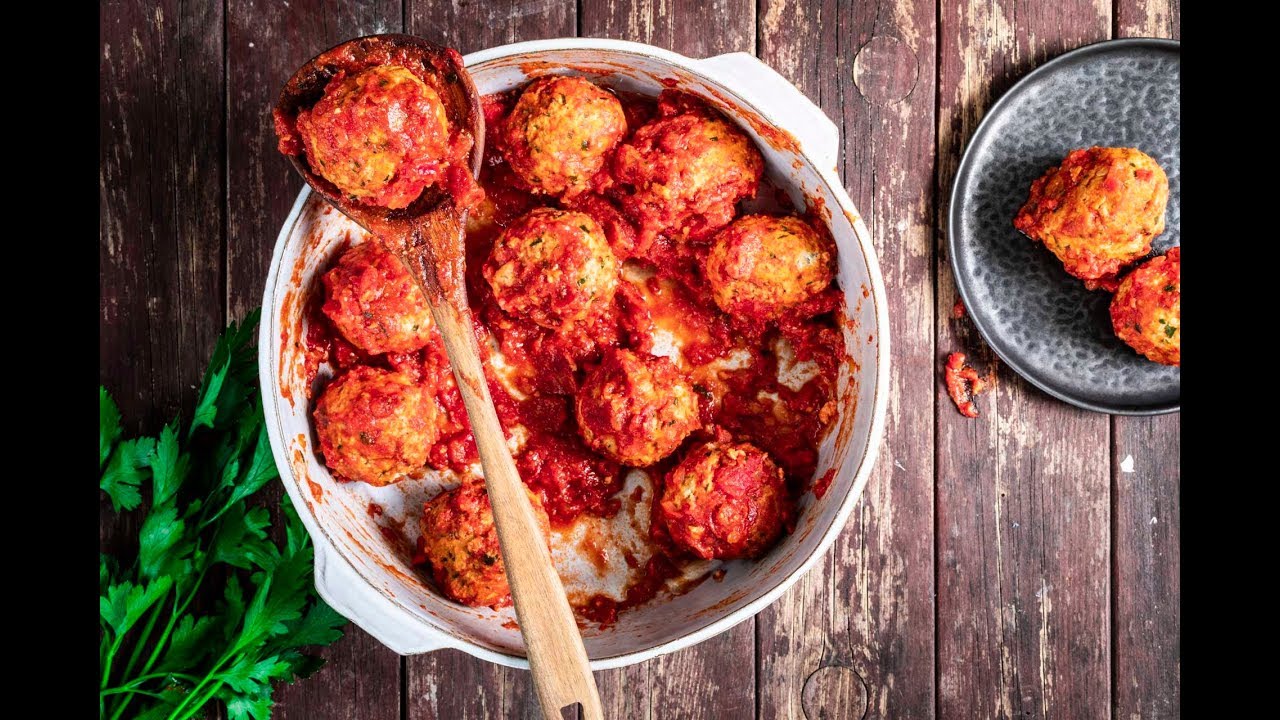 Polpette al sugo - Fleischbällchen mit würziger Parmesan-Füllung - YouTube