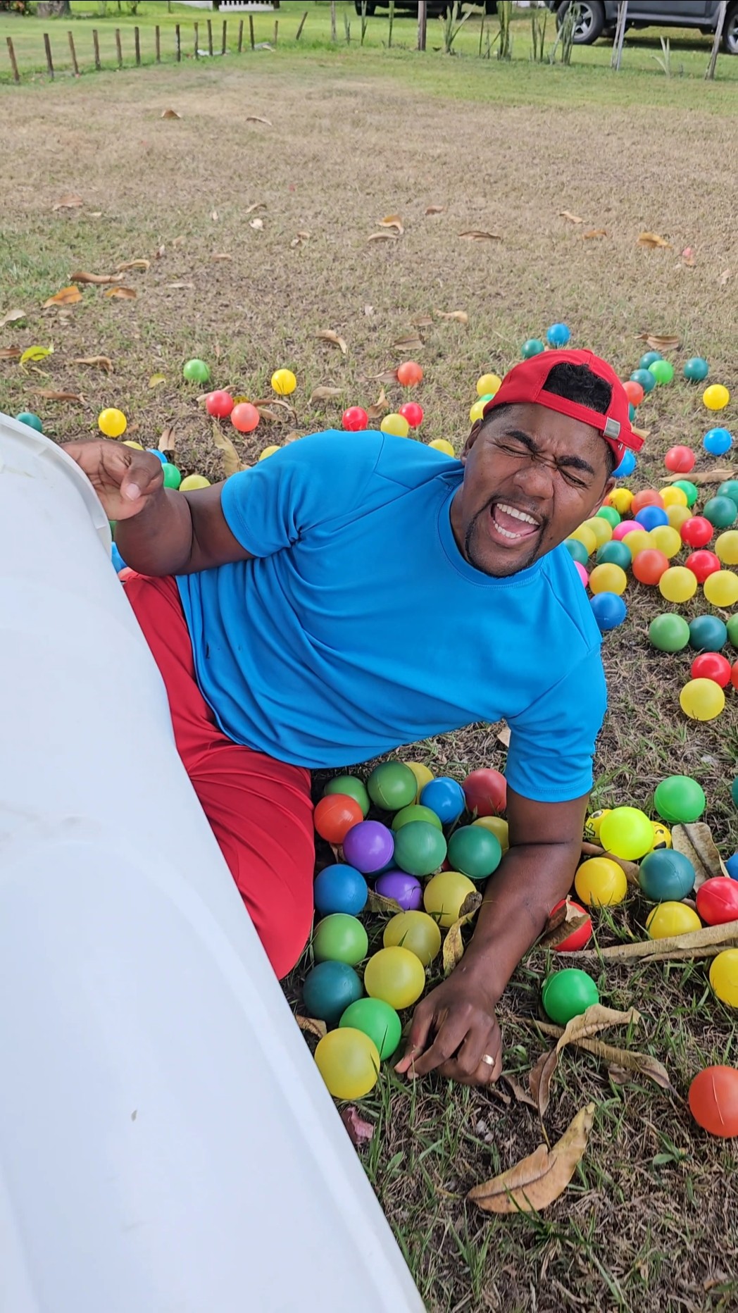Caindo com Balde no chão ?? #comedy #funnyvideo #funny
