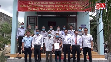 Bàn giao nhà đại đoàn kết cho hộ nghèo