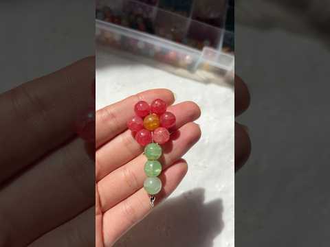     طريقة ميدالية على شكل وردة بالخرز  