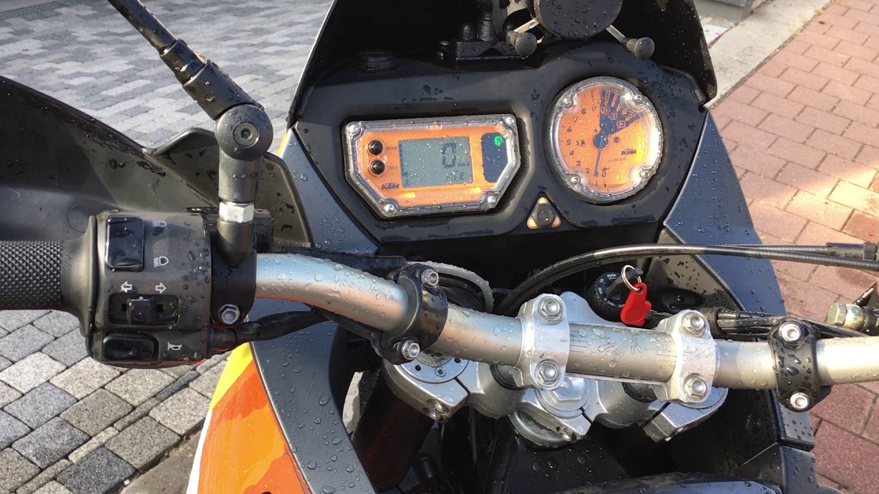 Sound check KTM 990 Adventure vs KTM 1190 Adventure - YouTube