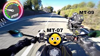 Une Ligne Droite En Moto Un Duel De Yamaha Mt-07 Mt-09