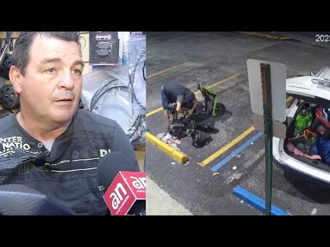 Roban las piezas de una motorina frente a la conocida tienda "El Rey de las Motos" en Miami