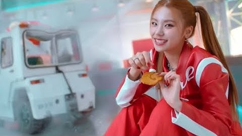 ITZY CAKE but it’s only Yeji lines and visuals