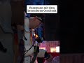 Reezmann mit dem besonderen Geschenk an Hugo