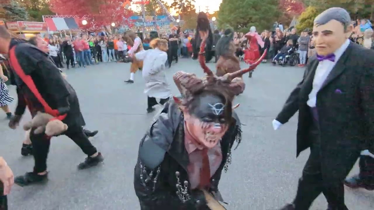 opening parade of screamfest 😱🎃💀☠️