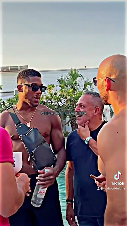 Tate Brothers Run Into Anthony Joshua in Dubai #anthonyjoshua #dubai #shorts