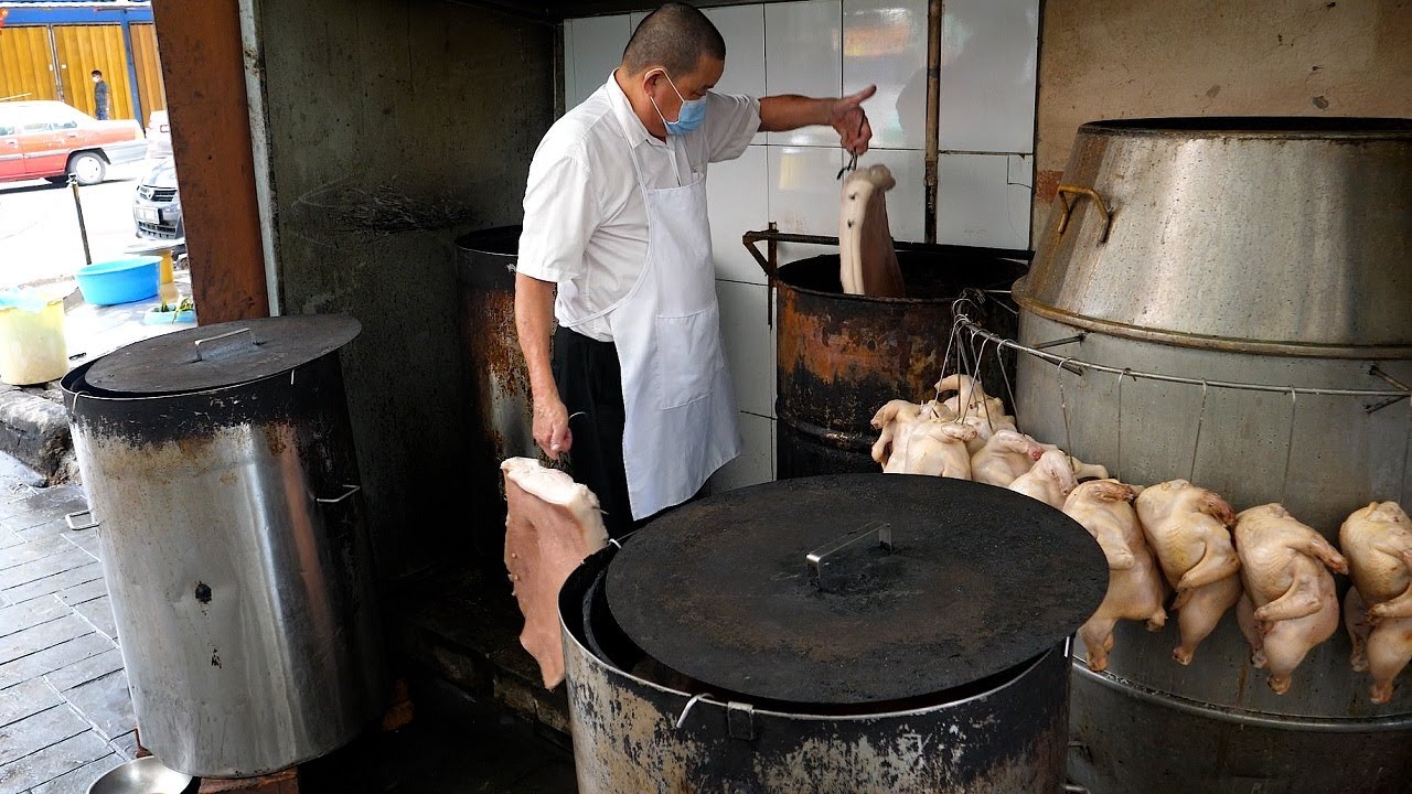 Ресторан, который открывается чистым и живым завтраком, малазийской жареной свиной грудинкой.