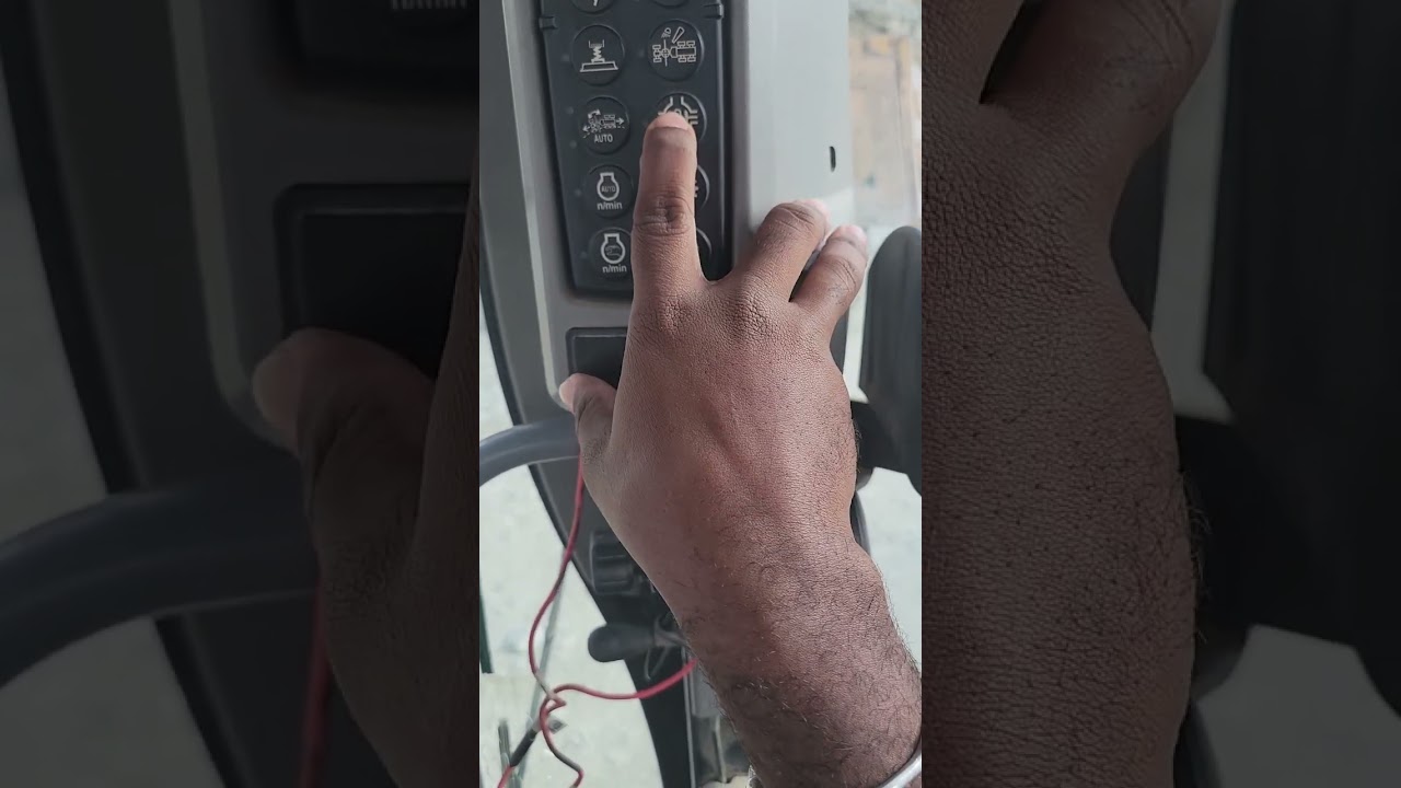 Cat 14M3 Motor Grader cab orientation