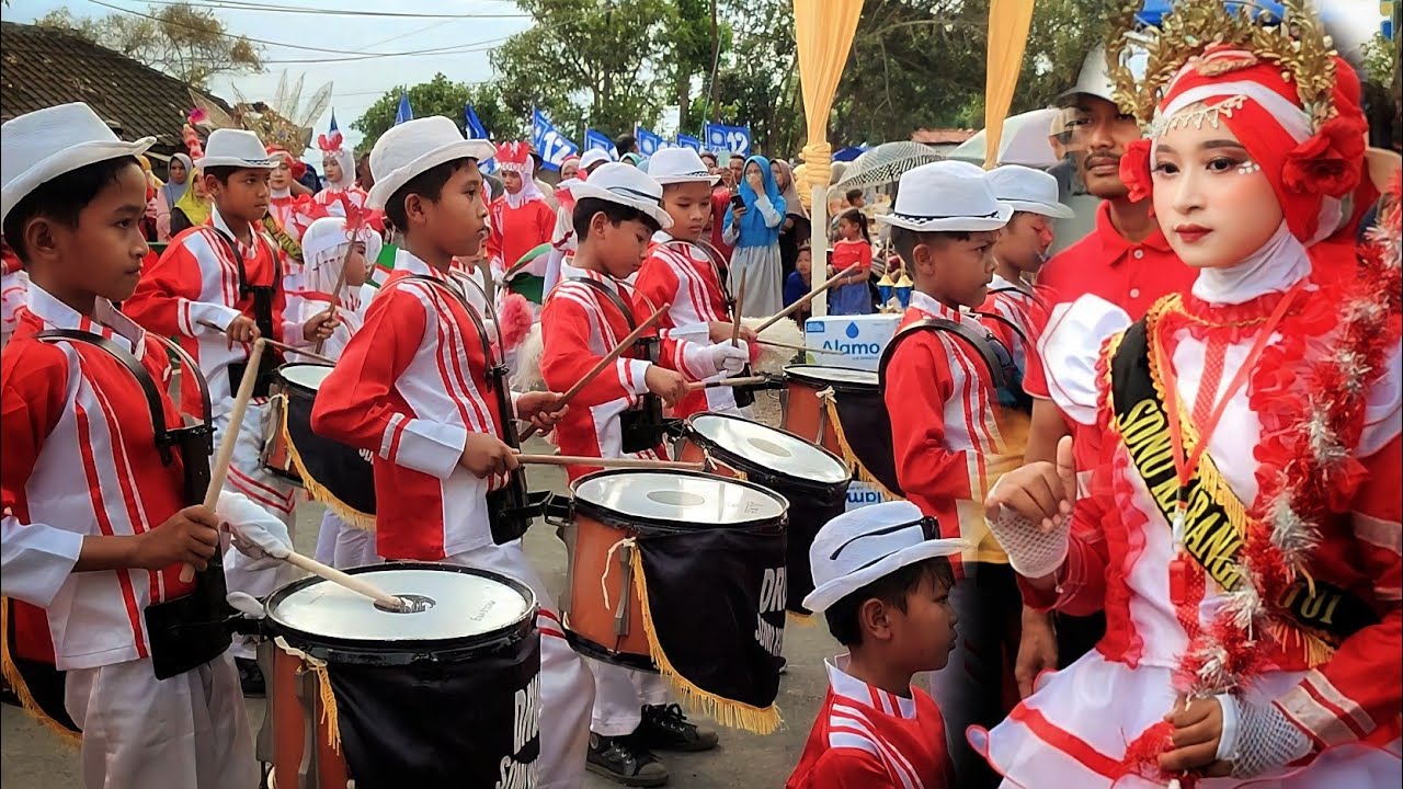 Jadi Pusat Perhatian‼ Parade DrumBand Gumukmas Jember 2023
