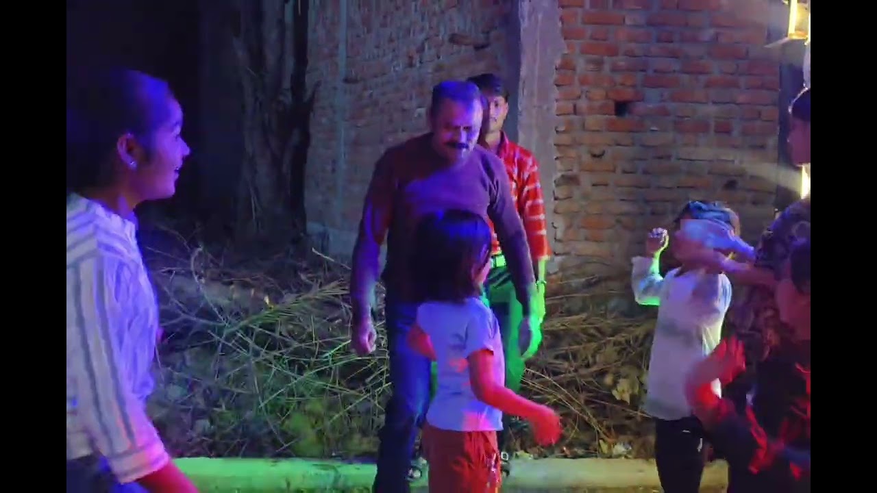 Prince kushwaha के जन्म दिन की खुशी पर RK टेंट एवं डेकोरेशन बिजना टहरौली द्वारा Dj संग Dance  पार्टी