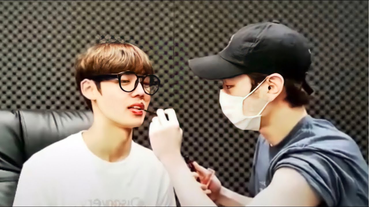 A.C.E (에이스) What a cutie! 💄 Chan (ft. Byeongkwan) ~ 2019.08.05 vlive
