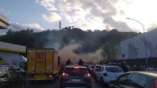 La sobria accoglienza dei tifosi della Roma all'arrivo della squadra allo Stadio Olimpico!