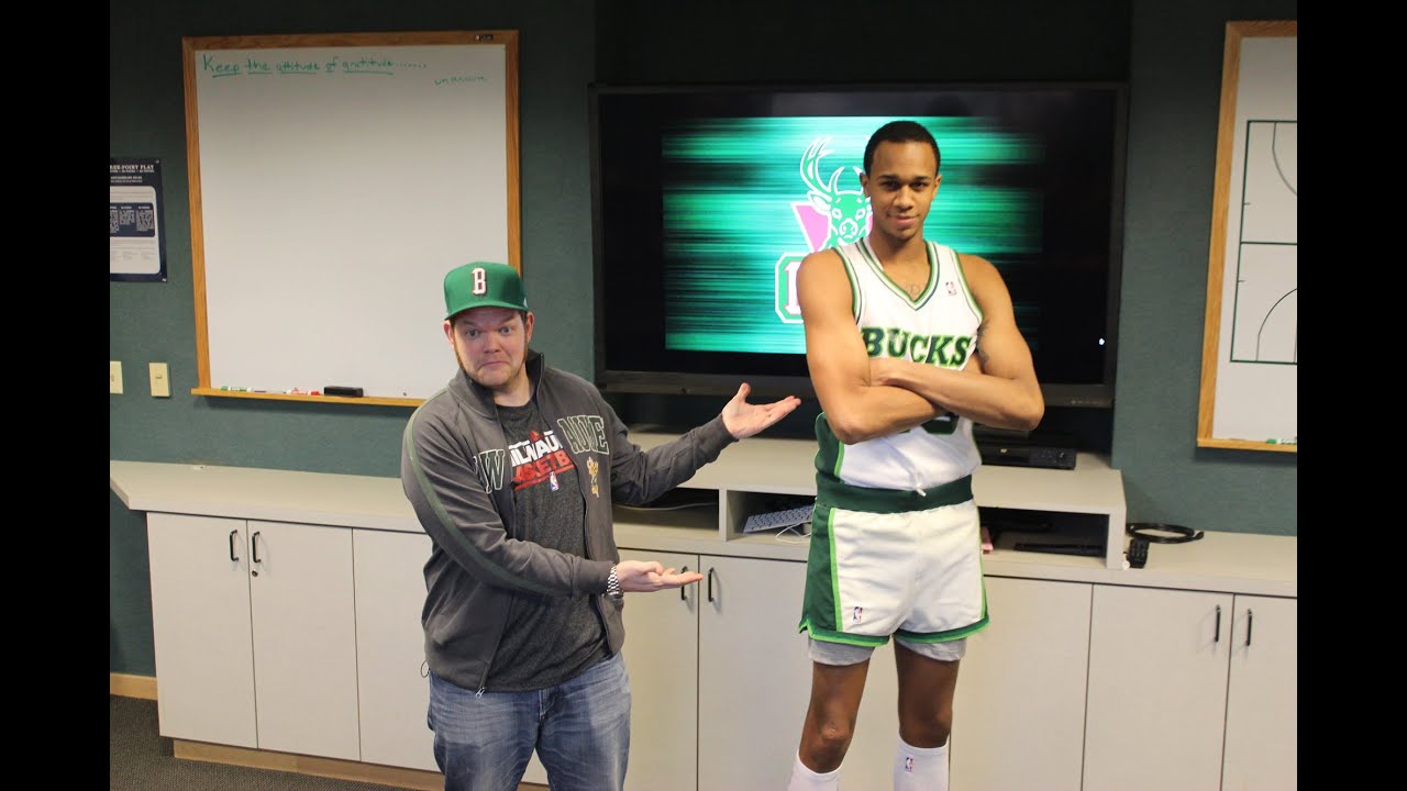 Milwaukee Bucks Unveil New Uniforms for 2015-16 Season