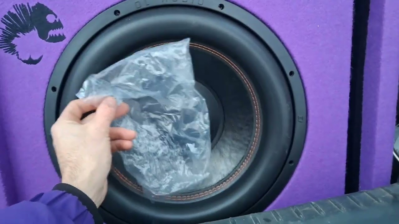 Установка активного сабвуфера DL Audio Piranha 15A Purple V.2 на лада калина 1 поколения. 