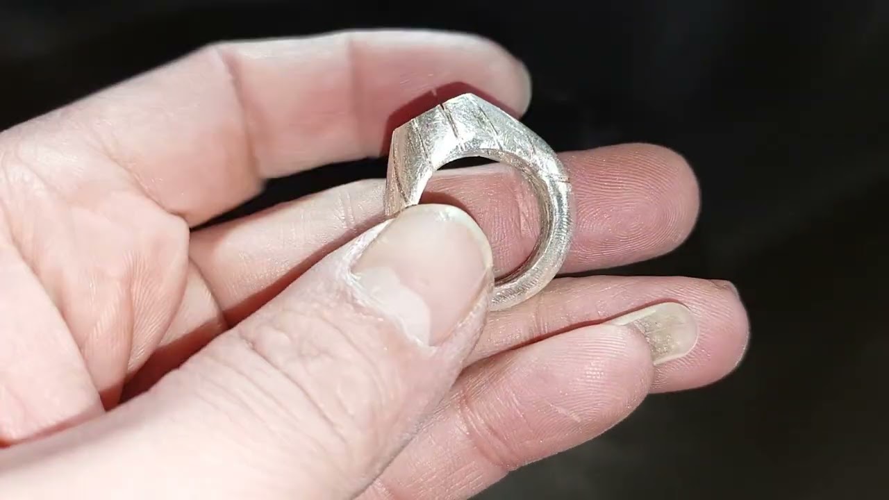 طراحی و روش در آوردن طرح روی رکاب نقره .