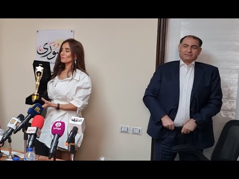 ملابس زينة تحرجها اثناء تكريمها عن مسلسل محمد رمضان جعفر العمدة 