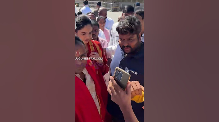 Sreemukhi Mobbed For Selfies In Tirumala