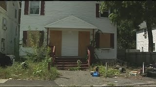 Abandoned home in Springfield accumulating trash