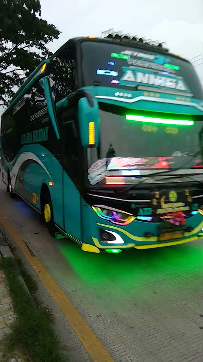 Strobo Mata Zafira vs Annisa 😱😨#Bus #telolet #Shorts