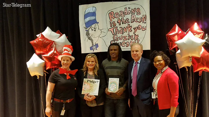 Brandon Carr, Roger Staubach read to kids