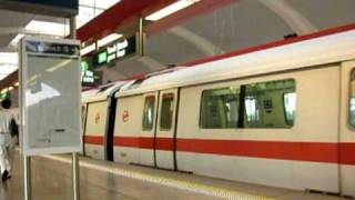 C651 211/212 approaching TNM middle platform (DNB to EB)