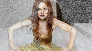 Julianne Moore, 2  video slide show.             Patsy Wealth