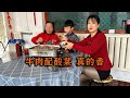 牛肉跟酸菜也很搭，做出来酸香加肉香，大口吃牛肉片就是过瘾