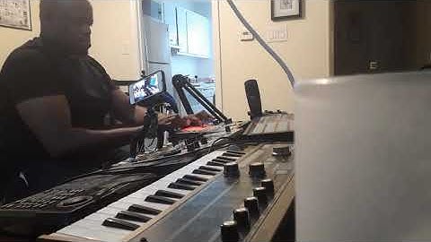 Soundwaves: Roland SP 555 D-beam Sample trigger