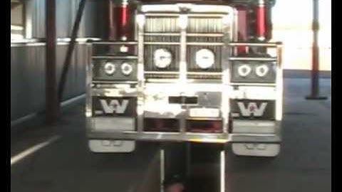 Elevating Work Platform (EWP) in mechanics pit - Speed demo