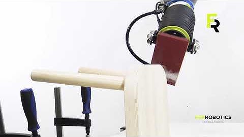 Cella robotica per carteggiare il legno: sanding automatizzato con FerRobotics e Universal Robots