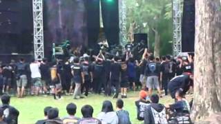 Ash Anger feat TaMa (apothena) at SKMC fest 2014.