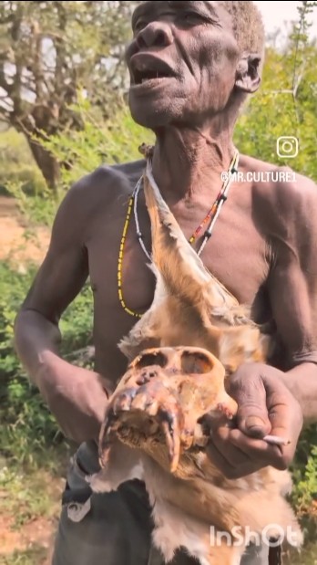 TRADITIONAL OF HADZABE IN AFRICA #youtubeshorts