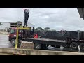 Camión grua izaje con porta estiba