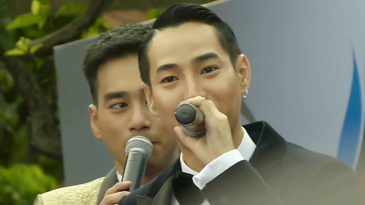 เป๊ก ผลิตโชค เดินพรมม่วง@Nine Entertain Awards 2017